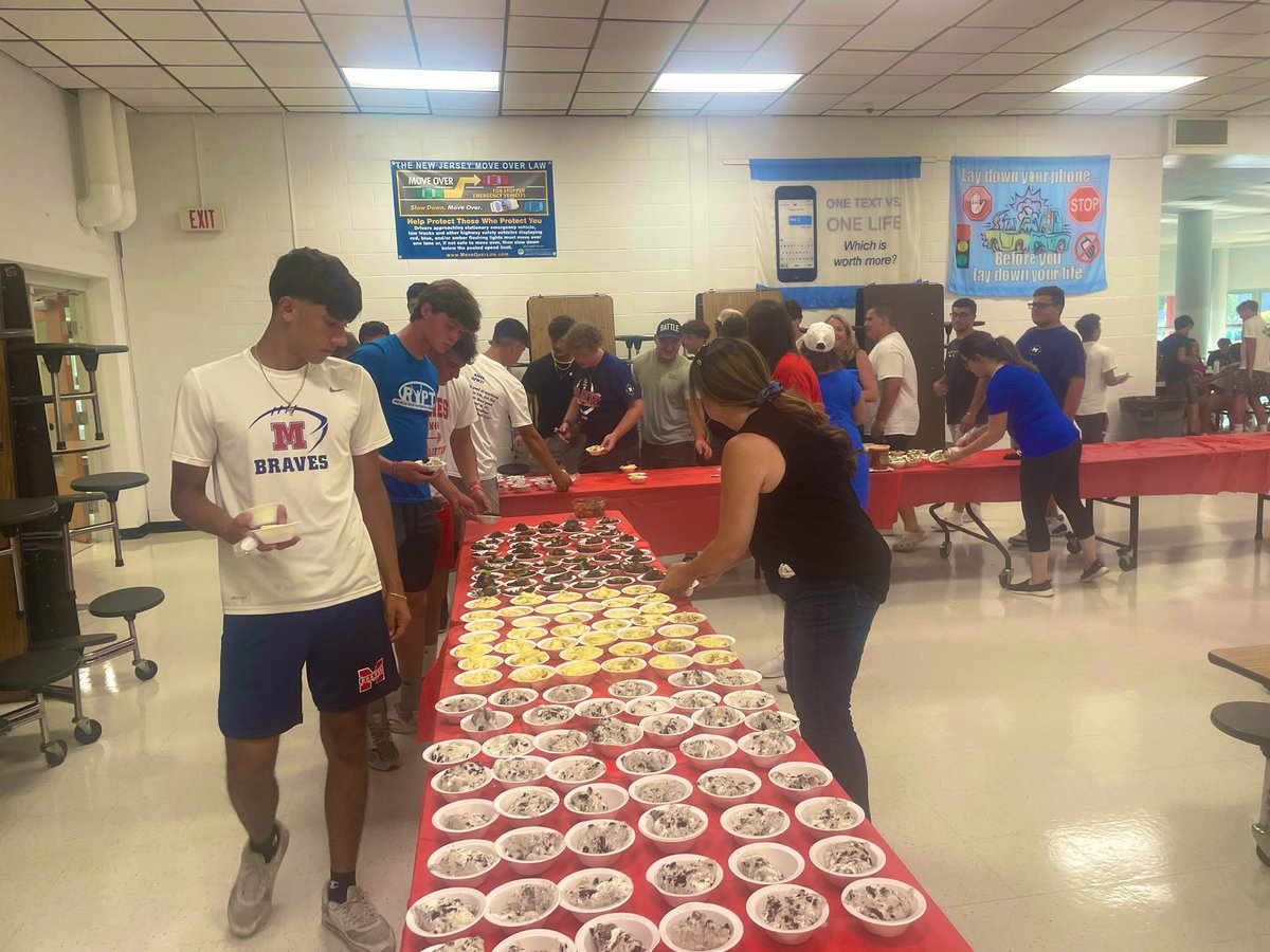 FansManalapan's tweet photo. @MHSBravesSports 🏈 tradition carries on as the team &amp; coaches enjoyed a packed pasta night! Best of luck everyone tomorrow night at 630! We need @_bravestribe to be #loudandproud #TheBraveWay @DominickLepore1 @Cody_High @SmithPANcoach @CoachDiPaolo @anerella_dan https://t.co/Askx9uaAQU