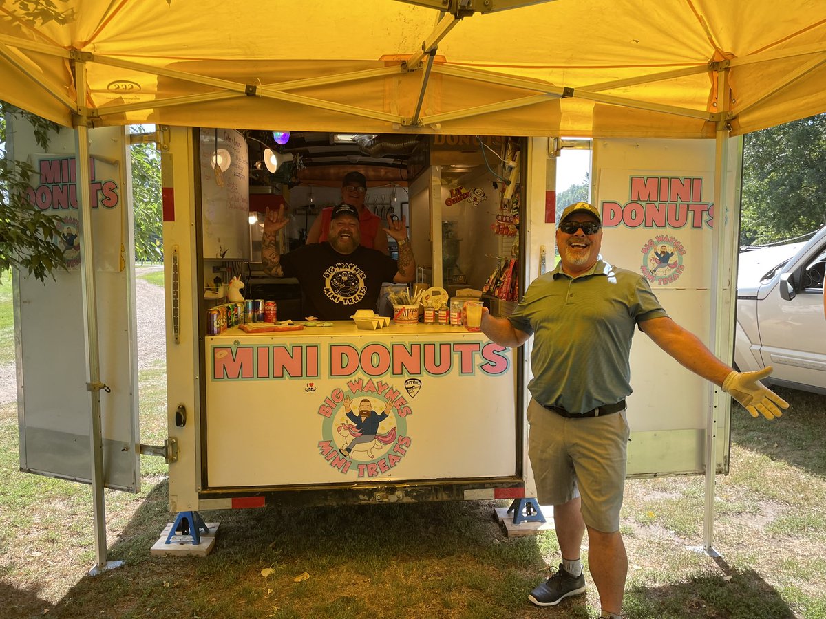 wchoy74's tweet photo. Who doesn’t #love #minidonuts @big_waynes_mini_treats #emrb #yegmetro #devongolf https://t.co/DEAvSUOrjq