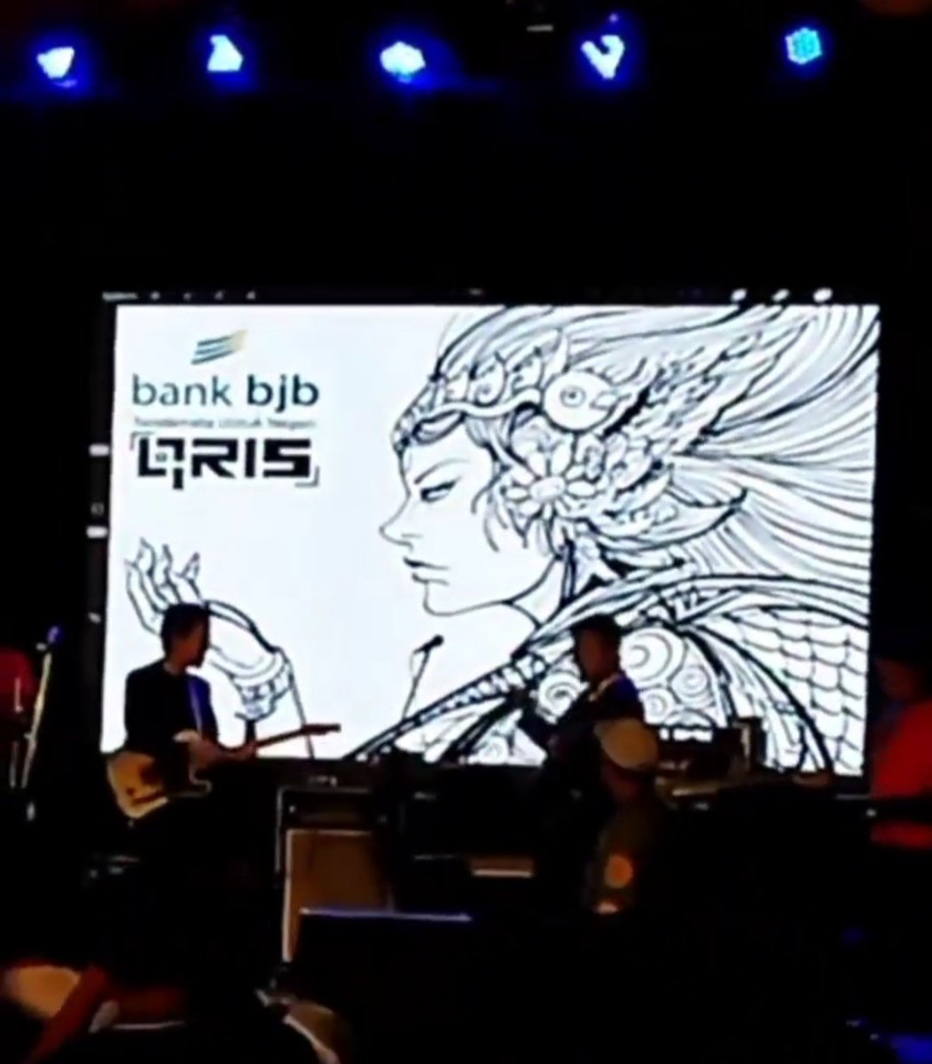 RakaJanas's tweet photo. Terima kasih yang semalam sudah datang ke #UbudBeyondFest seruuu! Live painting diiringi legenda2 gitar @tohpati @balawanguitar 🎉🎉🎉🤘🤘🤘 https://t.co/BfzHSmoHnH