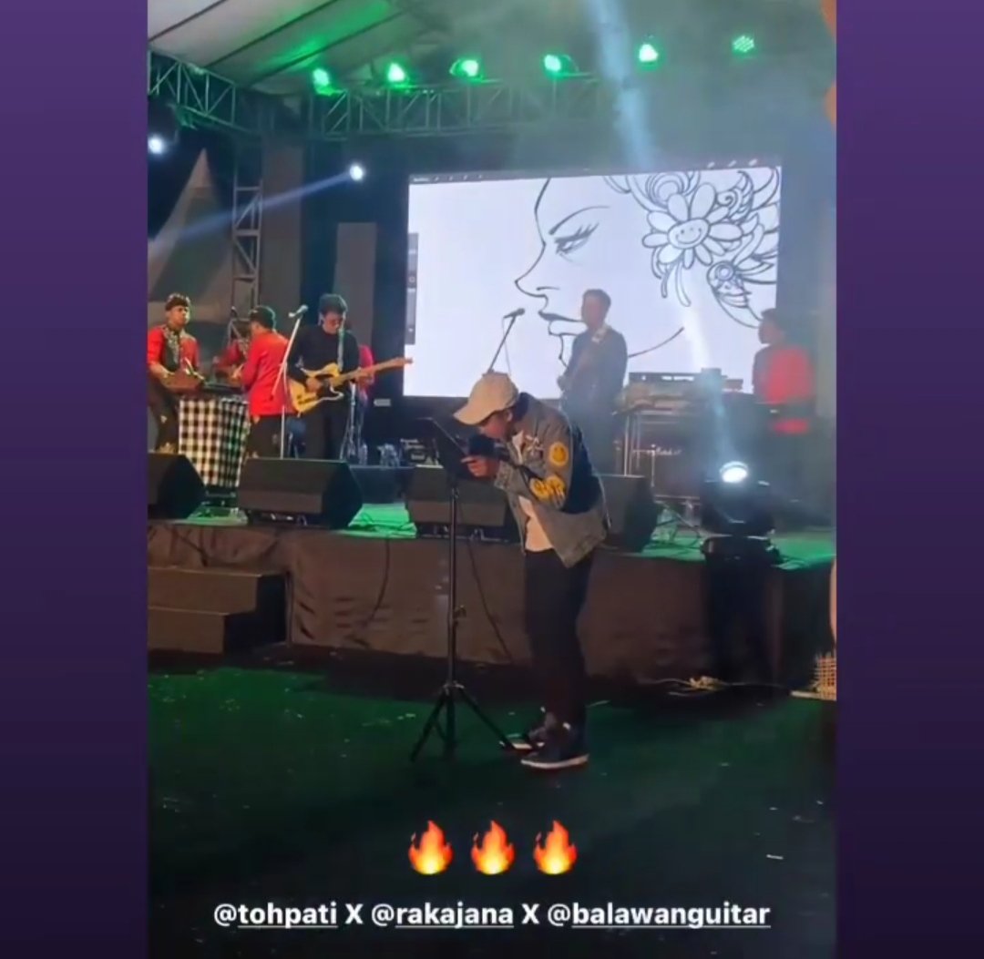 RakaJanas's tweet photo. Terima kasih yang semalam sudah datang ke #UbudBeyondFest seruuu! Live painting diiringi legenda2 gitar @tohpati @balawanguitar 🎉🎉🎉🤘🤘🤘 https://t.co/BfzHSmoHnH