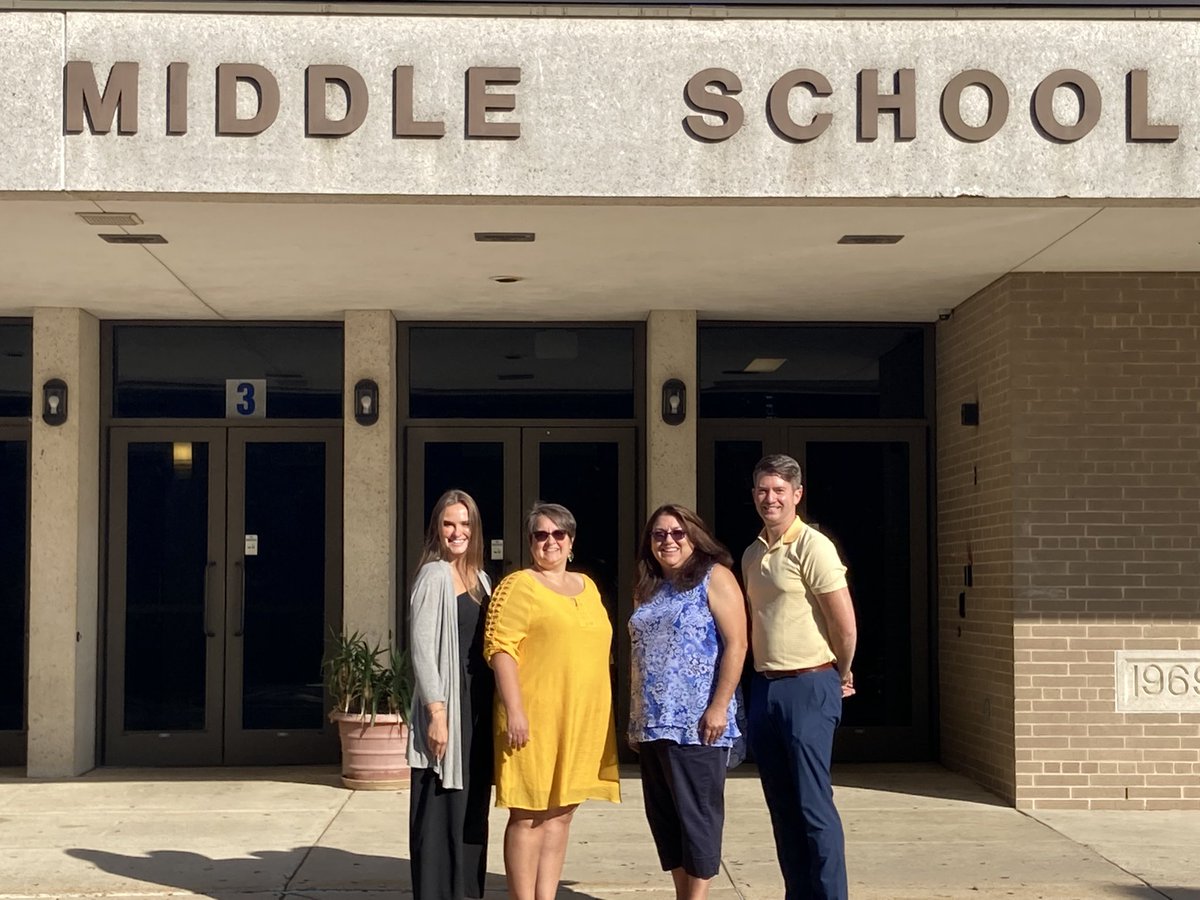 TeamForgeCCMS's tweet photo. The Team Forge teachers are excited to start #ForgingRelationships with our students at CCMS on Monday!
@MrBurtonCLSD @CLSD_Schools @DrRackleyCLSD https://t.co/O4E3xXdHzf
