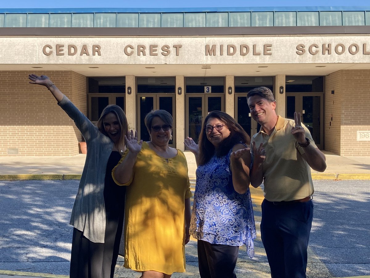 TeamForgeCCMS's tweet photo. The Team Forge teachers are excited to start #ForgingRelationships with our students at CCMS on Monday!
@MrBurtonCLSD @CLSD_Schools @DrRackleyCLSD https://t.co/O4E3xXdHzf