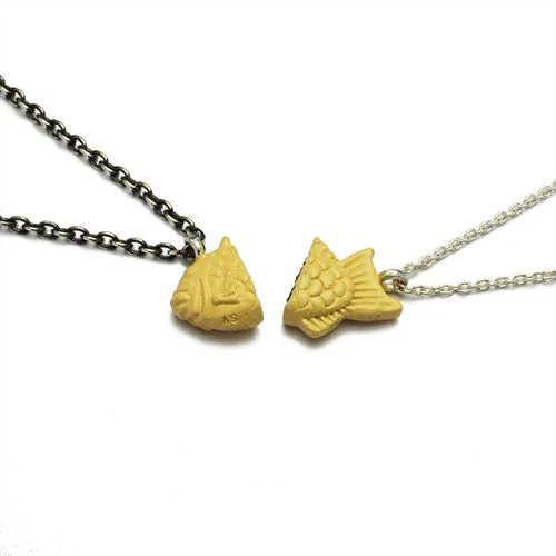 1つのたい焼きを半分こ。「たい焼きシェアネックレス」が可愛すぎる！