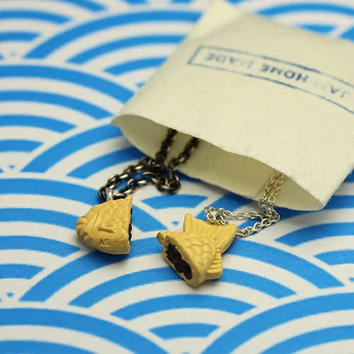 1つのたい焼きを半分こ。「たい焼きシェアネックレス」が可愛すぎる！