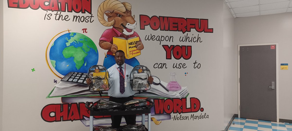 LeRoy82804818's tweet photo. ✏️Through the amazing generosity of @tarshajackson Houston City Council Member backpacks🎒 filled with school supplies were provided to the scholars of @ShadydaleRams We are very thankful for your support. This will help scholars that lack resources have a successful school year https://t.co/wmcwp3UzFB