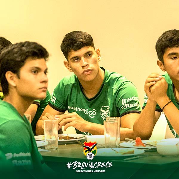 bolivia_crece's tweet photo. 𝗔𝗖𝗢𝗠𝗣𝗔𝗡̃𝗔𝗠𝗜𝗘𝗡𝗧𝗢 𝗔𝗟 𝗣𝗥𝗢𝗬𝗘𝗖𝗧𝗢 

@xabigorta  , Gerente deportivo de la Federación Boliviana de Fútbol, estuvo presente en la concentración de nuestra sub 17, donde destacó el buen trabajo que se está llevando acabo con las diferentes categorías menores. https://t.co/fF4T37ebcG