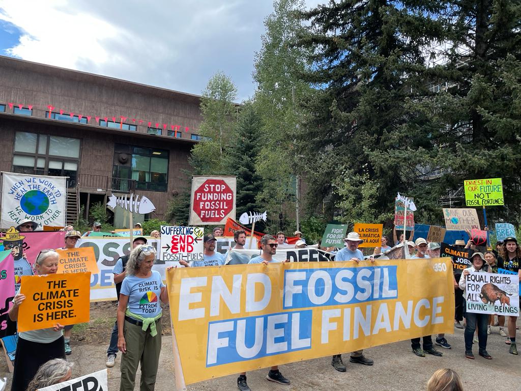 350_US's tweet photo. Today was a powerful day of activism in Jackson Hole.

The @FederalReserve can keep running, but they can’t hide from facts. If global economies don’t consider and act upon climate risks, they’ll doom future generations.

Together, we can and will win this fight. #FossilFreeFed https://t.co/AQrcQIXeD9