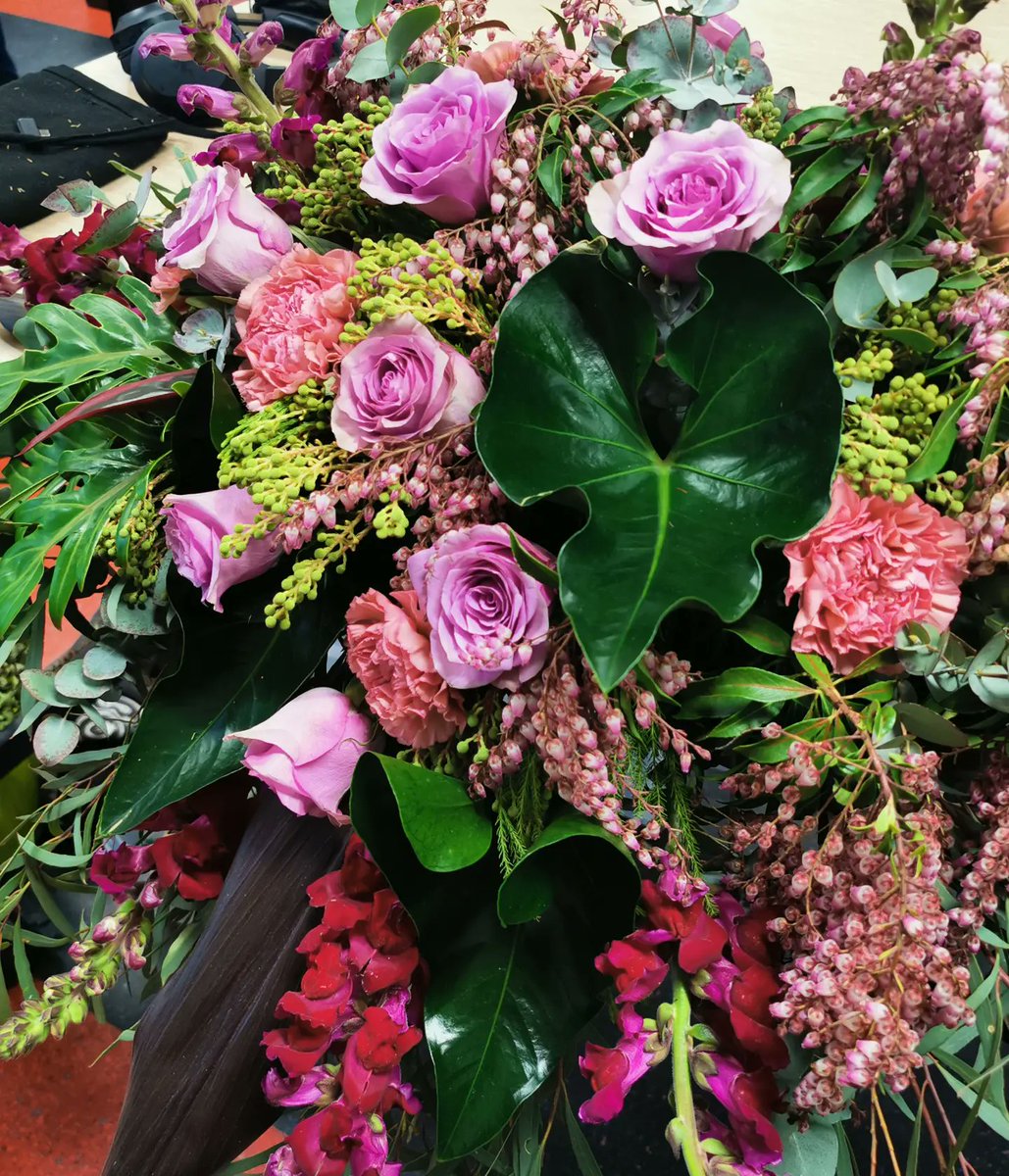 bitchfaun's tweet photo. hi im Pea, part time artist, floristry student and fucked up evil being🕷️🐛🐞

other acc links:https://t.co/yJWE63eVFk

:) https://t.co/ZPe3eX1e39