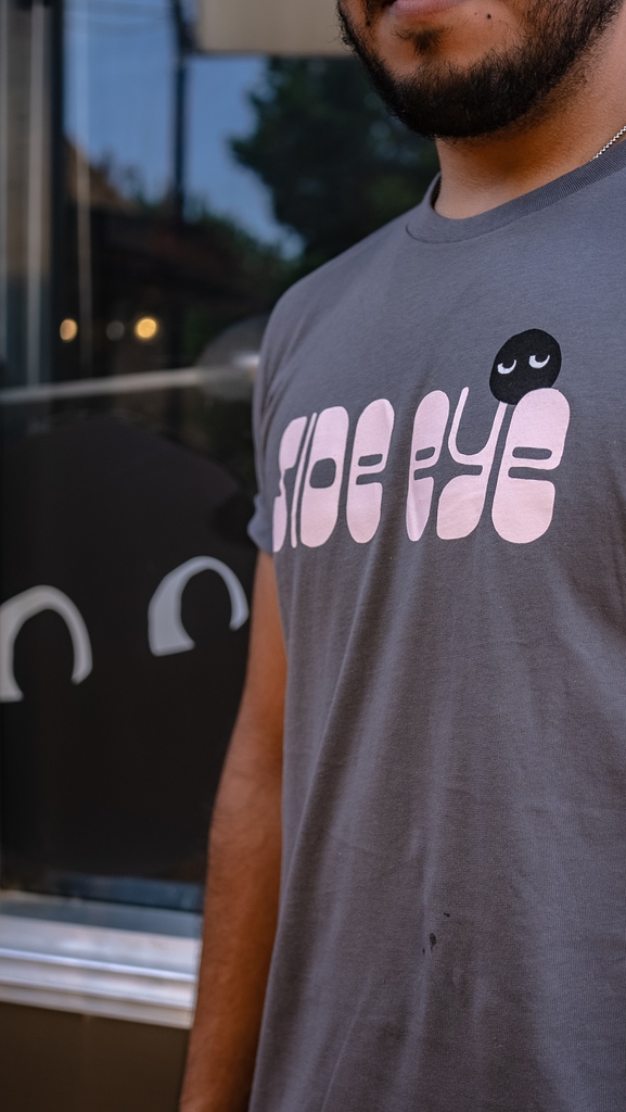 hot off the press...merch now available. 
ft.  the daddy of all our dough, juan carlos

 #newrestaurant #pizzafoodtruck #insiderfood #pizza #austinpizza #foodtruck #foodies #foodtruckfood #foodtrucks #sideeyepie #sideeyepizza #newpizzaintown #sideeyepiefoodtruck #nowopenatx