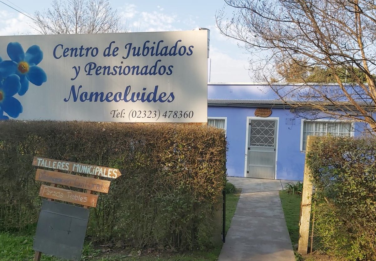 DamianTocci's tweet photo. 🔻 Hoy punto de contacto en el Ctro de Jub y Pens #NoMeOlvides de #ParadaRobles 🏡, #ExaltaciónDeLaCruz, donde gran cantidad de vecinxs pudieron realizar sus trámites y consultas.
#ANSES #JRBV #EXALTACIONDELACRUZ https://t.co/hWJIl0Ap2F