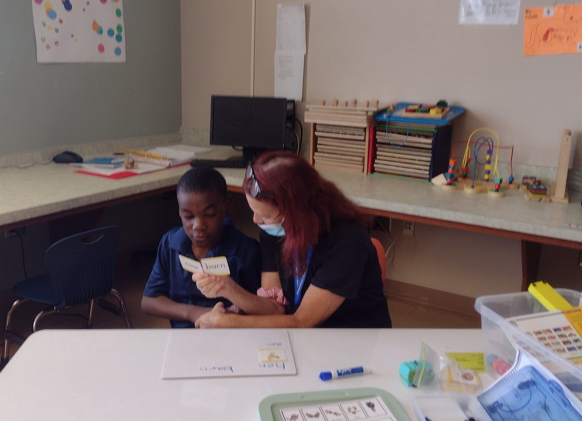 Dr_Corcoran's tweet photo. Ms. Donegan utilizes small group instruction during reading to meet the needs of her students & unlock their potential! #OneTeamStudentFocused @BryanMRussell @mgbongiovi @StangoTonina @SommerPBCSD @licatap @RoyalPalm_RPS https://t.co/fSaZVbfDu6