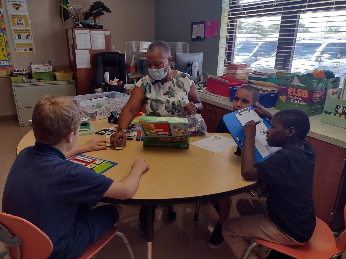 Dr_Corcoran's tweet photo. Ms. Donegan utilizes small group instruction during reading to meet the needs of her students & unlock their potential! #OneTeamStudentFocused @BryanMRussell @mgbongiovi @StangoTonina @SommerPBCSD @licatap @RoyalPalm_RPS https://t.co/fSaZVbfDu6