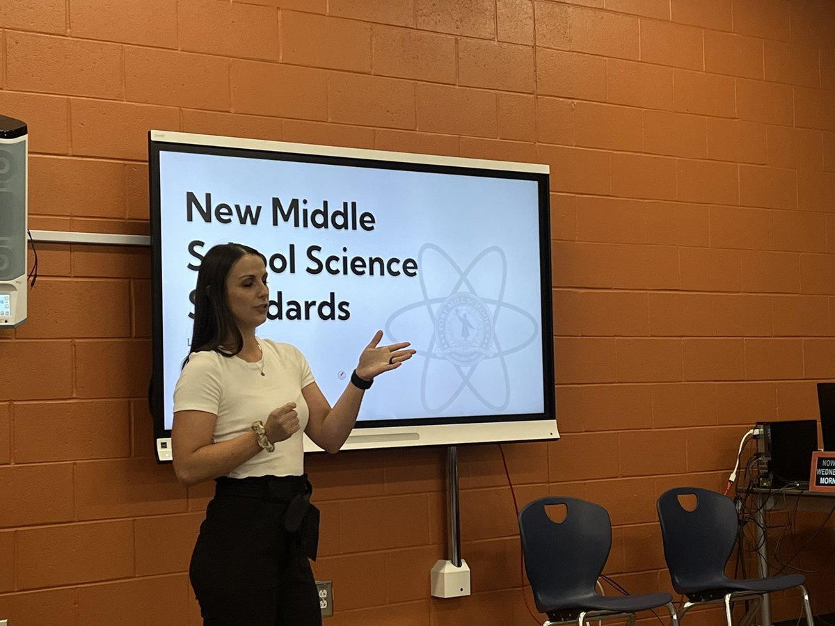 CoriHustedt's tweet photo. So proud of @mrscarterpkms for presenting to our FMSD middle school principals about our Science Resources! Thanks for all your hard work and sharing your expertise. @PK_Knighthawks https://t.co/XWQK6paCan