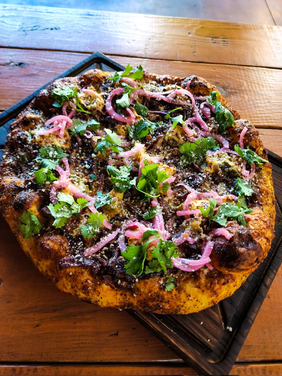 Chefmarkcoakley's tweet photo. "The Big Bad Wolf" House made Chipotle BBQ Sauce
Smoked pork shoulder, Bacon, Roasted JalapeΓ±o and Caramelized Onion Cream Cheese, Mozzarela, Cilantro and Pickled Red Onion. π #bkdsbackyard #chefjosh #pizza https://t.co/iaWwgAVoAU