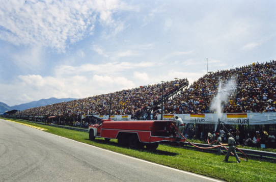 Formula1Verse's tweet photo. BEM VINDOS AO GRANDE PRÊMIO DO BRASIL!!! 🏁🇧🇷

Finalmente a espera acabou. Chegamos em Jacarepaguá para a primeira etapa do campeonato mundial de 1986.

Com os fãs praticamente alucinados pelo esporte, todos esperam uma corrida bastante disputada e com várias ultrapassagens 👊 https://t.co/rm5O9UrTy5