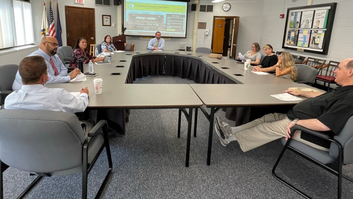 CommackSchools's tweet photo. Thank you to our parent volunteers for the feedback and suggestions about our new website design and functionality. Coming soon to a screen near you! #CommackSchools #NewWebsite #ParentInput https://t.co/j4QDRFfov7
