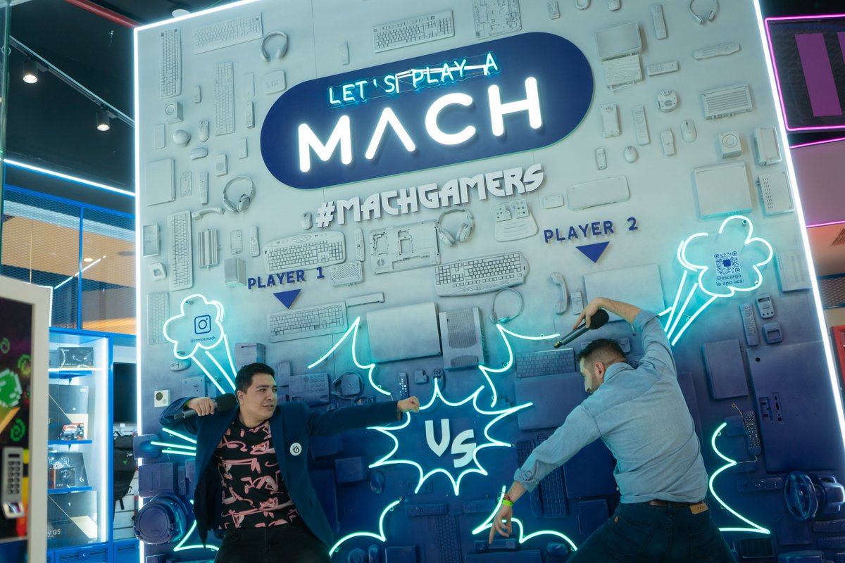 GameClubcl's tweet photo. Nuestros caster @caster_batuzai y Zamurai se enfrentaron a una batalla épica en el muro de @somosmach 🥊🥊 https://t.co/i2Icvq8EWh