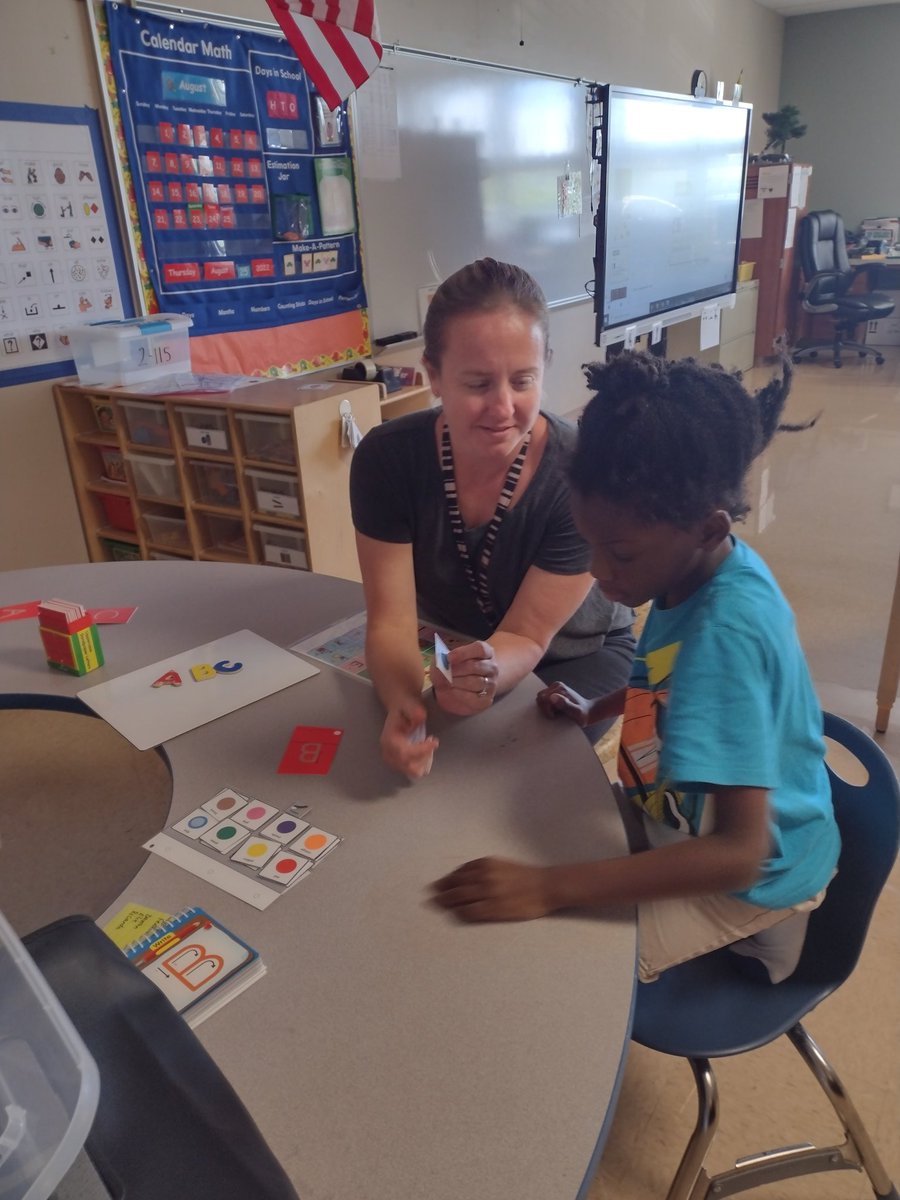 Dr_Corcoran's tweet photo. Ms. Donegan utilizes small group instruction during reading to meet the needs of her students & unlock their potential! #OneTeamStudentFocused @BryanMRussell @mgbongiovi @StangoTonina @SommerPBCSD @licatap @RoyalPalm_RPS https://t.co/fSaZVbfDu6