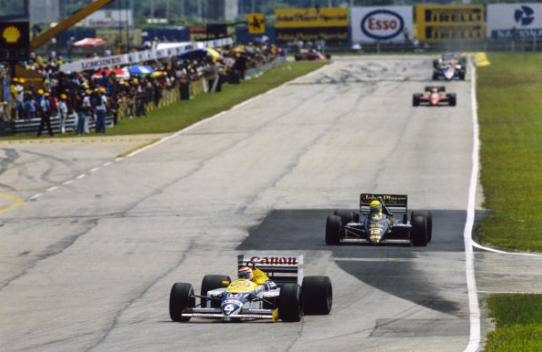 Formula1Verse's tweet photo. BEM VINDOS AO GRANDE PRÊMIO DO BRASIL!!! 🏁🇧🇷

Finalmente a espera acabou. Chegamos em Jacarepaguá para a primeira etapa do campeonato mundial de 1986.

Com os fãs praticamente alucinados pelo esporte, todos esperam uma corrida bastante disputada e com várias ultrapassagens 👊 https://t.co/rm5O9UrTy5