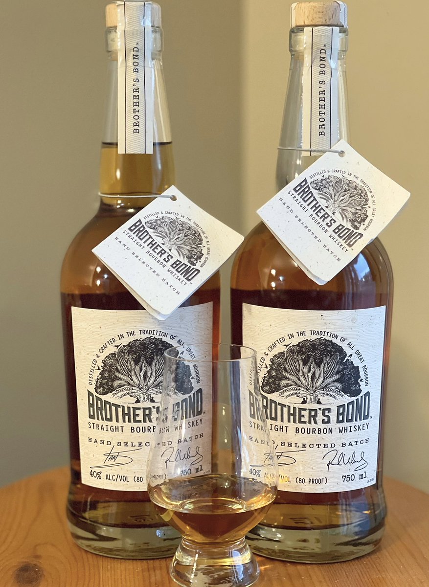 Finally! Some notes by moi:

Aromas of Honey, Vanilla, Toffee, Baked bread, baked apple and pear, toasted wood.

Aromas lend through on palette with a slight burn but pleasant. Warming and well balanced. If burn is a little too much, add a drop of water. 

Enjoying it neat 🥃