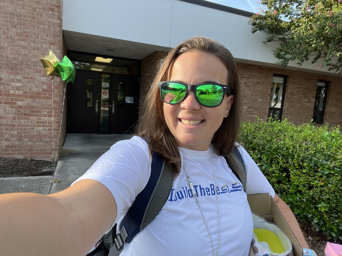 mcfrarey's tweet photo. First day with all my coworkers back at @NPESbraves3012 I have been enjoying the new teacher orientation for the last three days. #paratoteacher #Ibuildthebestsps #buildthebestsps https://t.co/uLtWkxKnfm