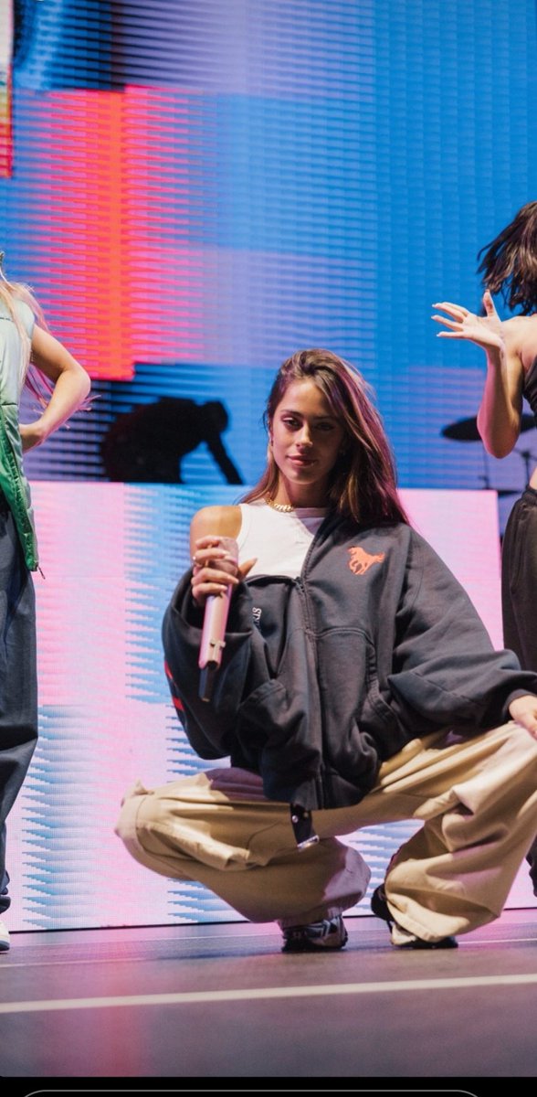 Sufantini's tweet photo. Ella está feliz, nosotras estamos felices ❤️

Se viene el show en Colombia 🙌

#TINITOUR2022 
@TiniStoessel https://t.co/WQY6zXN7tt