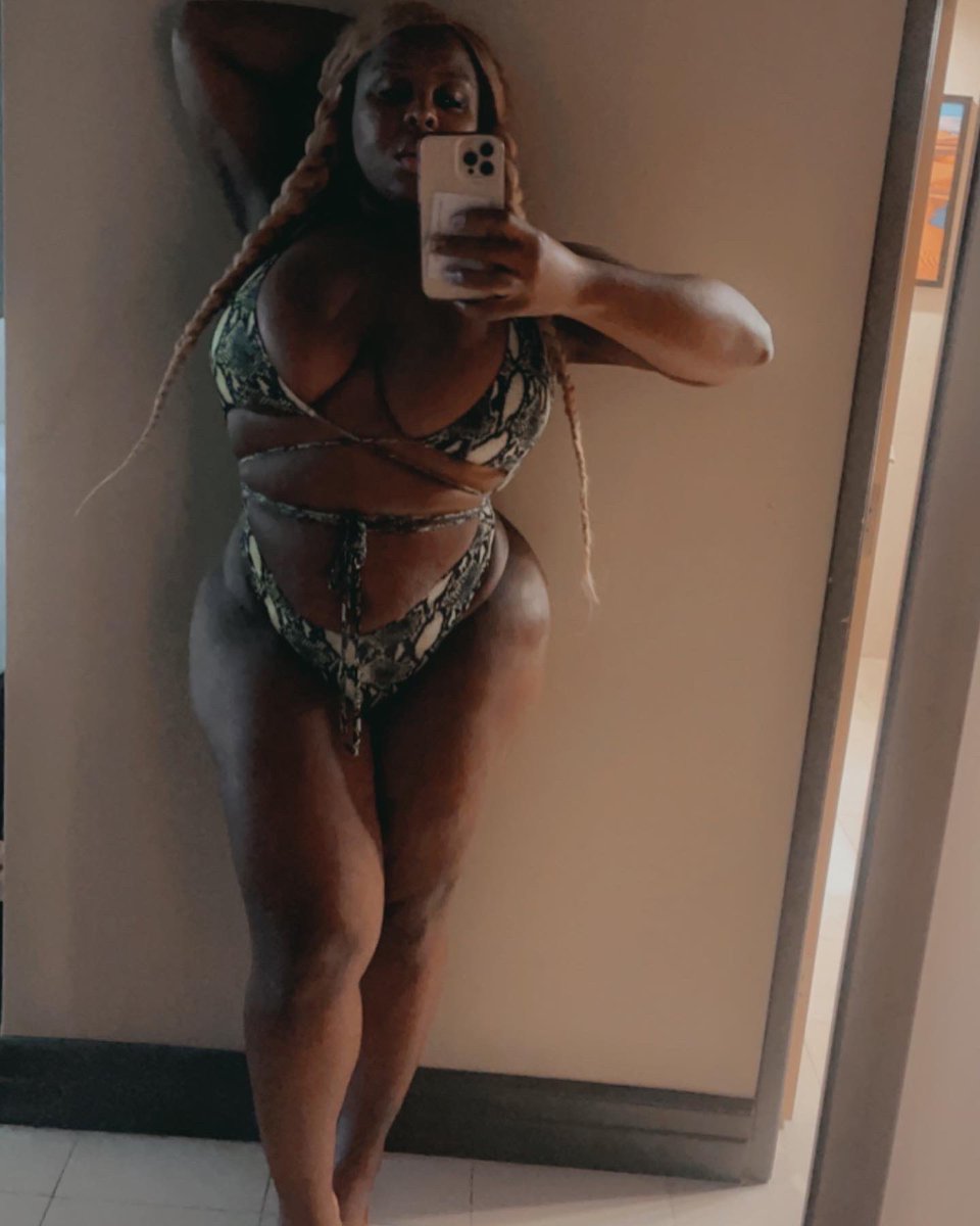 chloe48029150's tweet photo. Pool day https://t.co/lEsA3rgatS