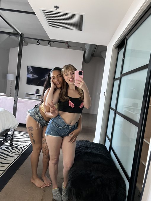 We look innocent here, but not here ⬇️         https://t.co/mTzvhq1OP4   New scene with @ariabanksx drops<a href="/tag/tampapro"class="tags"><span>#tampapro</span></a>