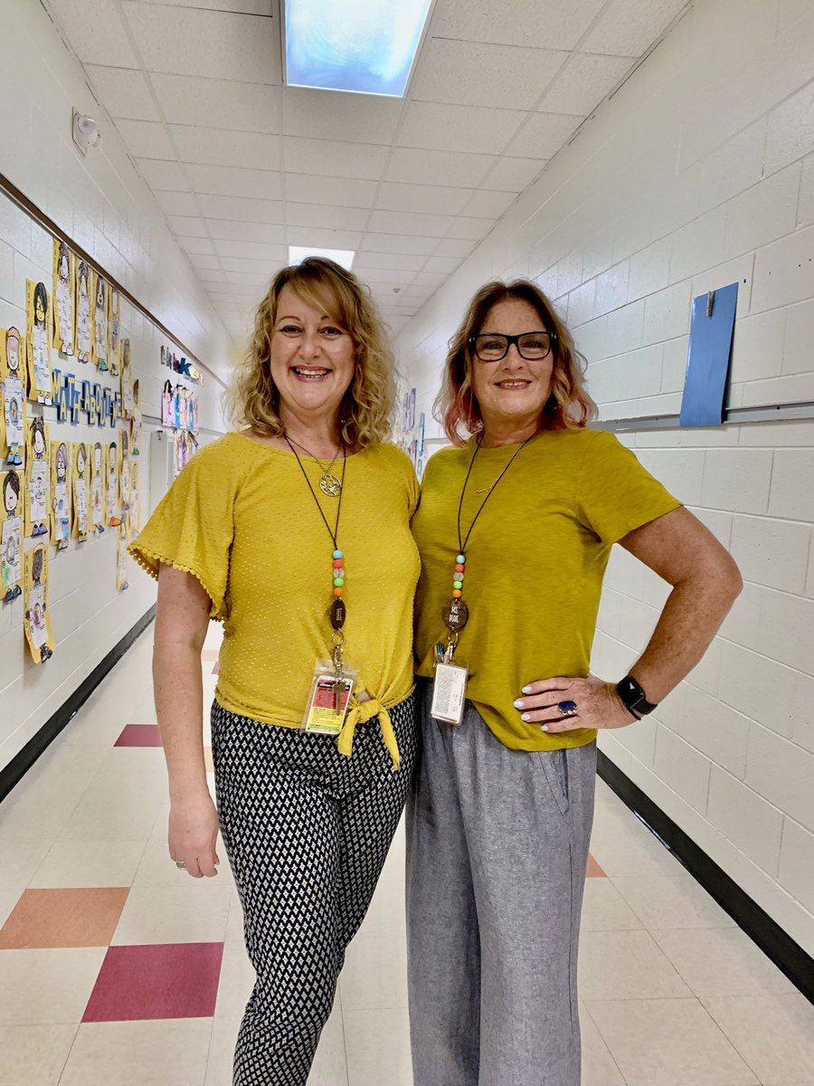 PAMELADuke57's tweet photo. A little twinning going on this week!! @OliveChapelElem https://t.co/GPlYVWTCDC