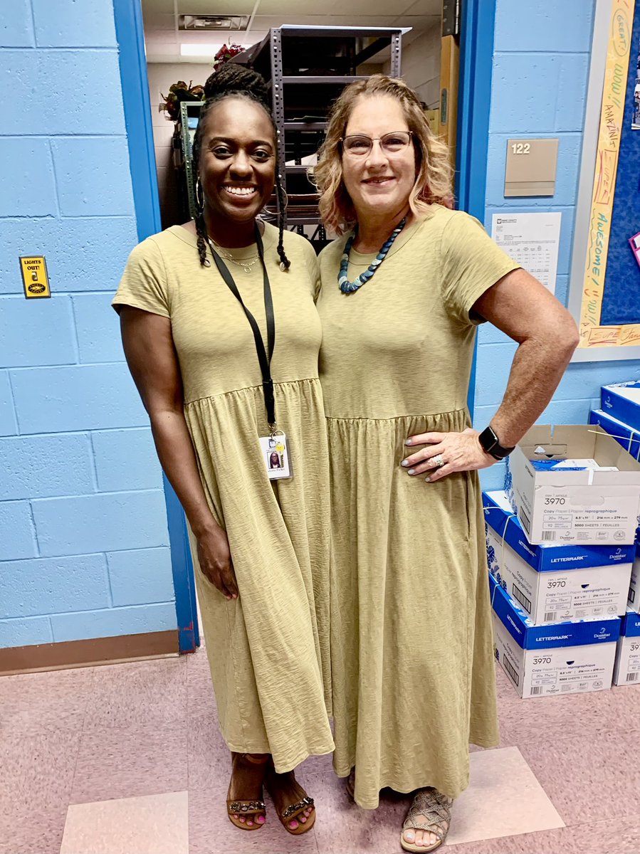 PAMELADuke57's tweet photo. A little twinning going on this week!! @OliveChapelElem https://t.co/GPlYVWTCDC