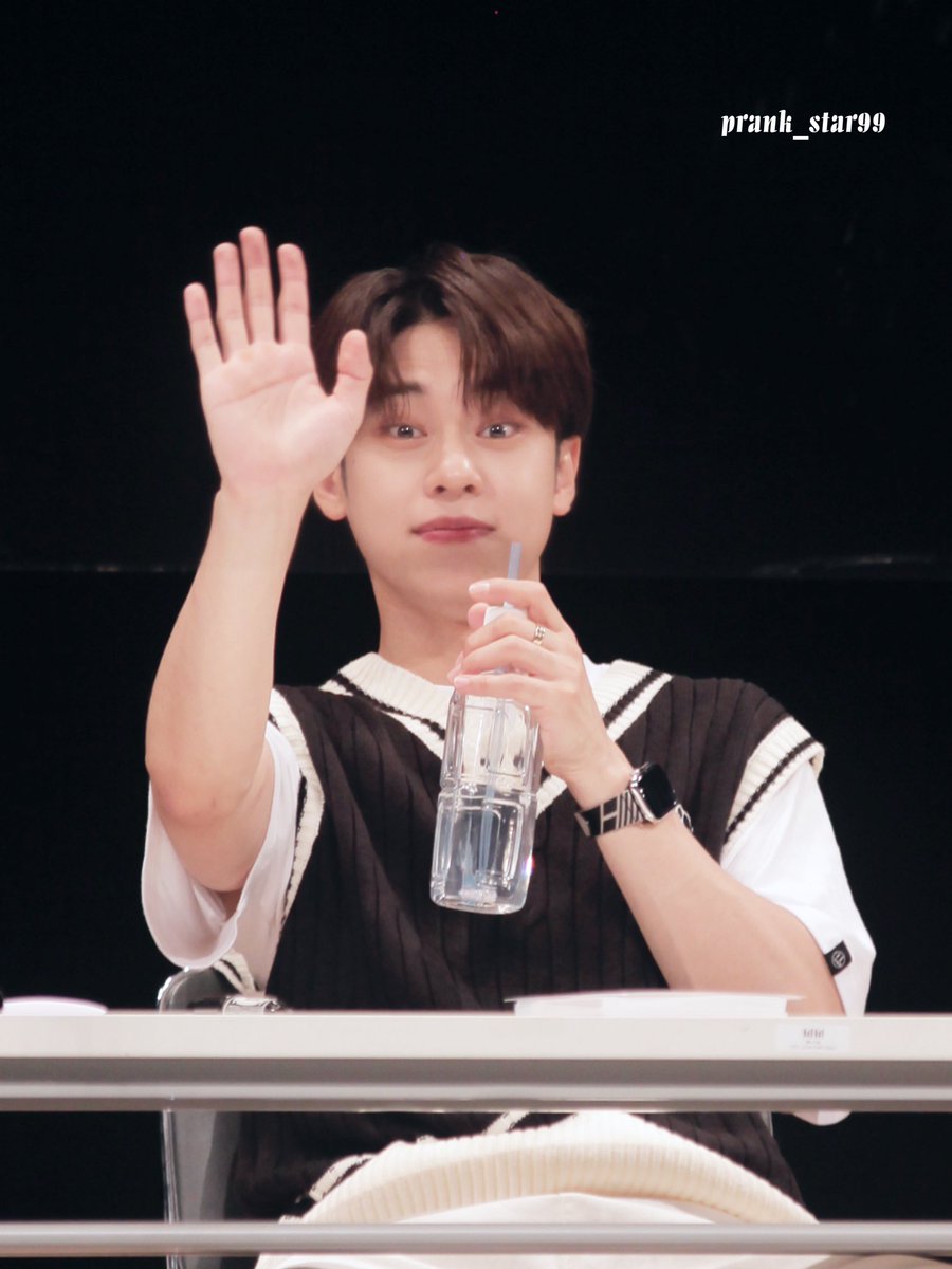 PRANK_STAR99's tweet photo. 220819 #AB6IX #김동현
일본 오사카 팬싸 大阪 サイン会

귀엽고 멋진 동현이🐿💛

#ドンヒョン #KIMDONGHYUN https://t.co/UOUmlXka65