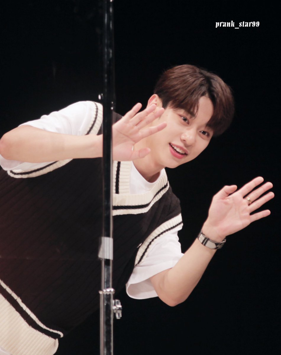 PRANK_STAR99's tweet photo. 220819 #AB6IX #김동현
일본 오사카 팬싸 大阪 サイン会

귀엽고 멋진 동현이🐿💛

#ドンヒョン #KIMDONGHYUN https://t.co/UOUmlXka65