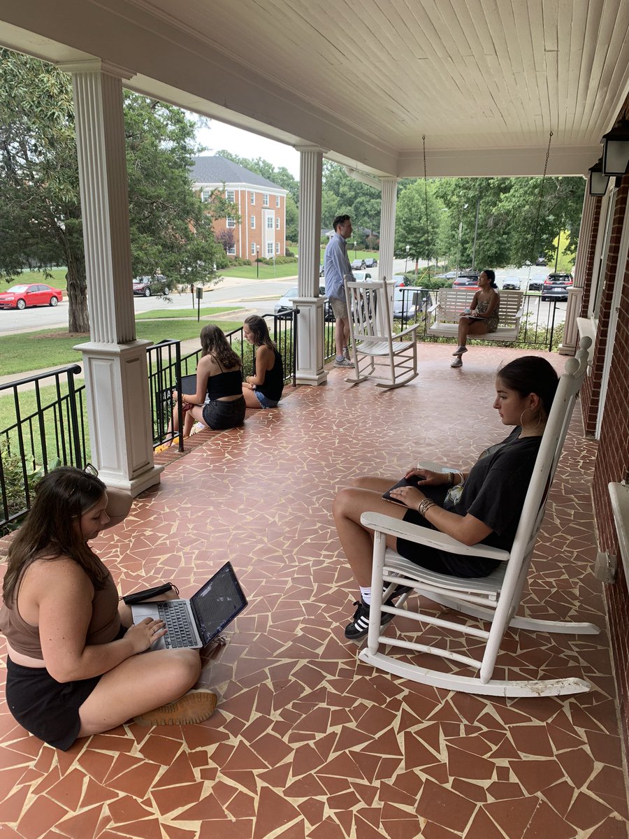ArtHistoryElon's tweet photo. ARH senior seminar is enjoying our extended classroom on the #PowellHouse front porch. Today they participated in a “speed chat” to share ideas and feedback on their topic proposals. Stay tuned, y’all. They have some great ideas! #LMTAH #LearnMore #TakeArtHistory @elon_cas https://t.co/ILrqSthpeW