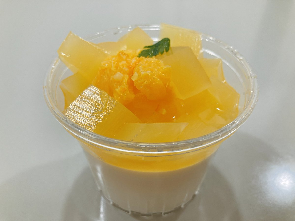 kosumepome's tweet photo. 福島の友達に頂いたお土産のデザート✨
美味しすぎて朝から幸せ😋💕

#甘いもの好きさんと繋がりたい https://t.co/M6NYKDJyps