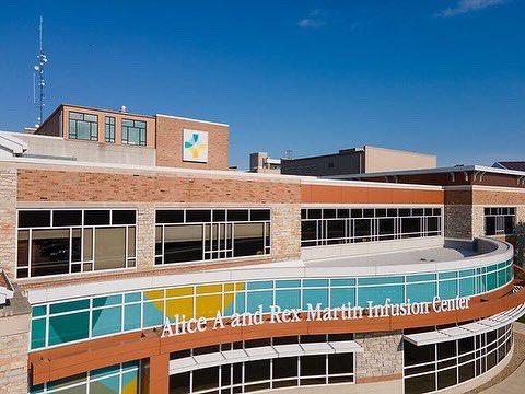 HallAluminum's tweet photo. Love looking back at this job from 2019. The color is done within the glass unit! @glassandmetalcraft https://t.co/PmNIuzgUaq