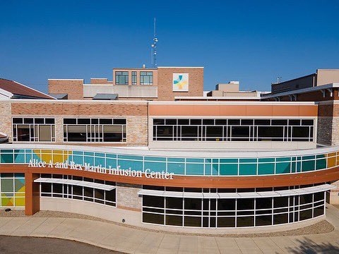 HallAluminum's tweet photo. Love looking back at this job from 2019. The color is done within the glass unit! @glassandmetalcraft https://t.co/PmNIuzgUaq