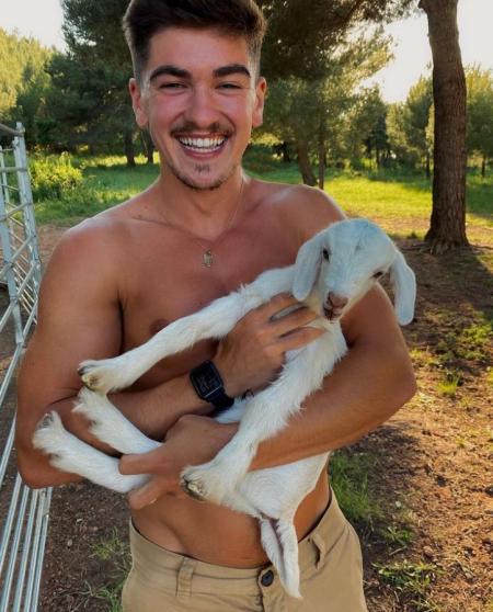 Jordi O. Viñolas

📍Catalán con orgullo
🕺Bailarín profesional
🏴󠁧󠁢󠁳󠁣󠁴󠁿 Viviendo es Escocia
🏳️‍🌈 Gay

¿Quieres aprender a mover el esqueleto? Yo te ayudo.

#FreeRol #SexRol #OC