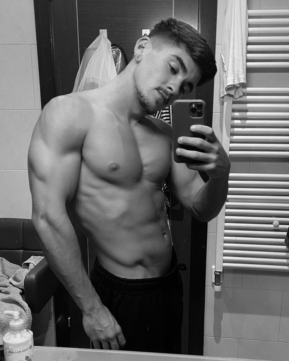 SnakeGallagher_'s tweet photo. Jordi O. Viñolas

📍Catalán con orgullo
🕺Bailarín profesional
🏴󠁧󠁢󠁳󠁣󠁴󠁿 Viviendo es Escocia
🏳️‍🌈 Gay

¿Quieres aprender a mover el esqueleto? Yo te ayudo.

#FreeRol #SexRol #OC https://t.co/i3LnAS77Wg