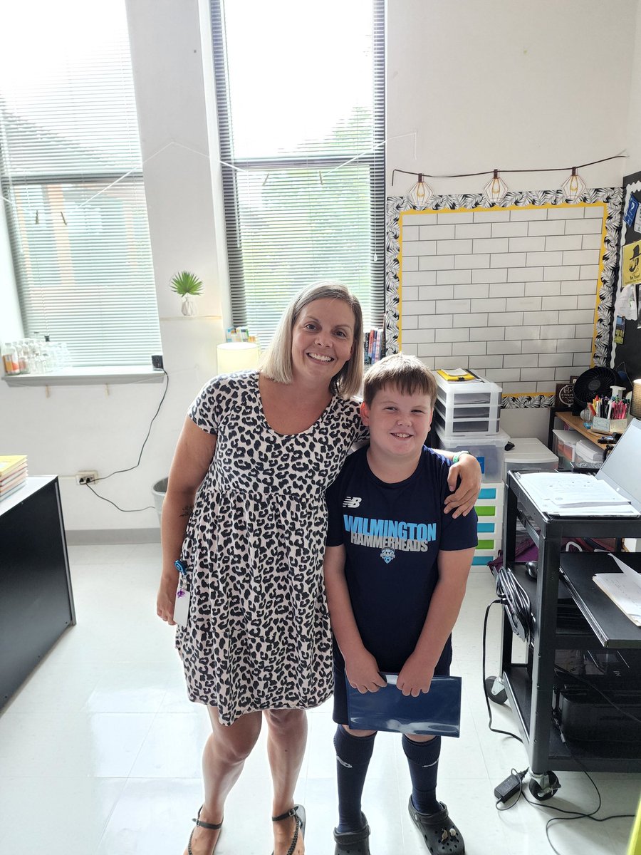 Lindsay Kahrs tweet media