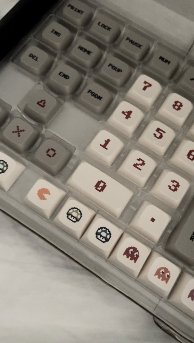 Ellasticity's tweet photo. Lintek. Ano ba ‘tong pinasok ko? Hahaha #keyboard #kaph #keebs https://t.co/UZaim2vrjt