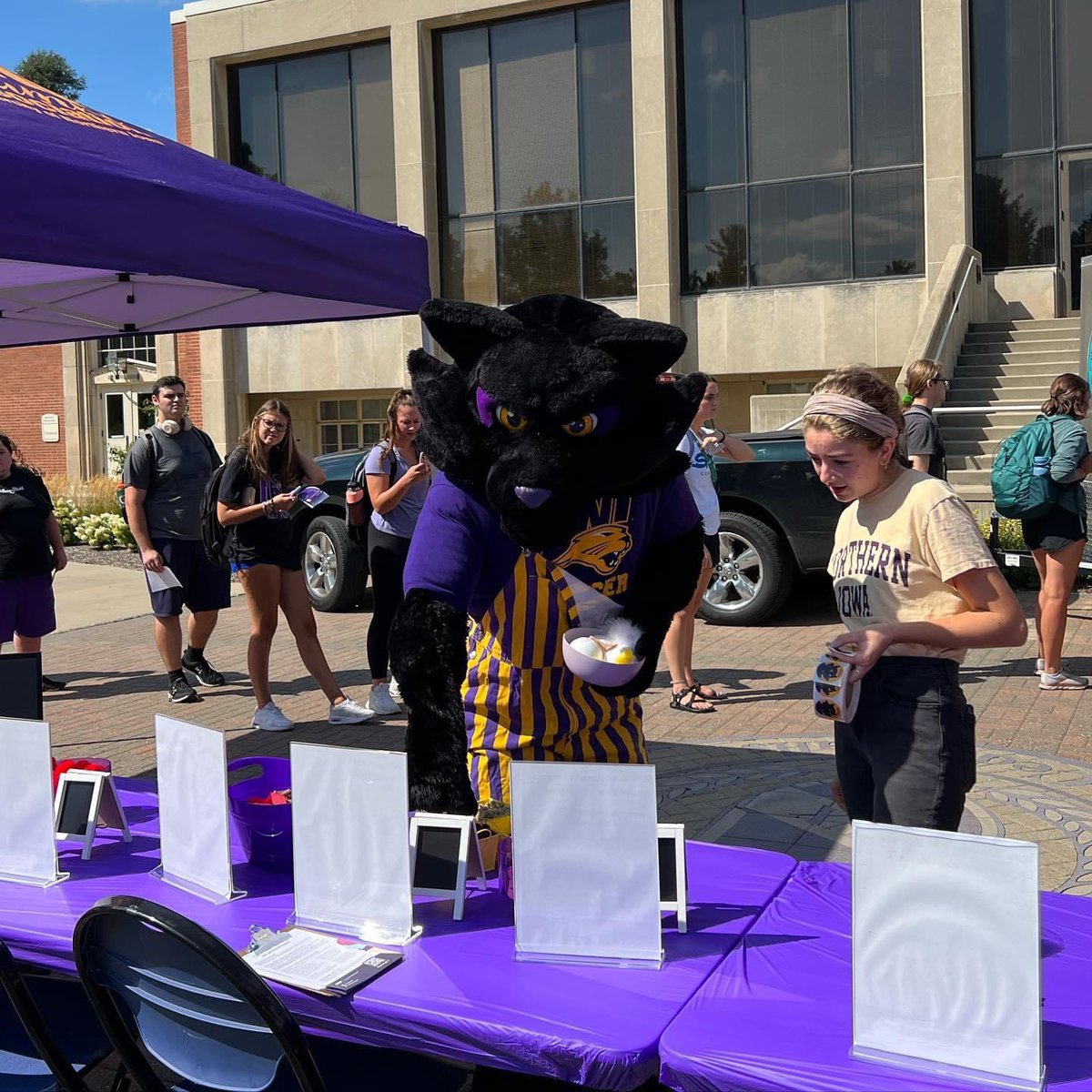 derickstoulil's tweet photo. Such a fun afternoon at our inaugural “Get the Scoop on Philanthropy” event educating @northerniowa students about philanthropy on campus!

Great job @CrimCraw and @CatsUNI! 

#1UNI😺

📸 @CatsUNI https://t.co/MMosWkPETb