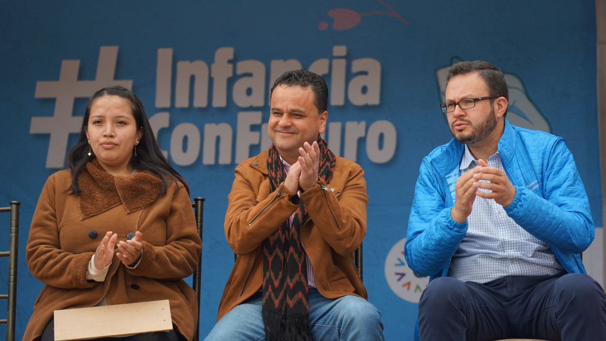 EstebanBernalB's tweet photo. #Territorio | #Azuay 📍
Ratificamos el compromiso del Gobierno Nacional en la lucha contra la desnutrición crónica infantil. 
Hoy en #Gualaceo realizamos la feria #InfanciaConFuturo. Miles de personas se dieron cita a este encuentro ciudadano.
#JuntosLoHacemosPosible https://t.co/I0IzfY0zen