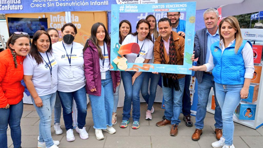 EstebanBernalB's tweet photo. #Territorio | #Azuay 📍
Ratificamos el compromiso del Gobierno Nacional en la lucha contra la desnutrición crónica infantil. 
Hoy en #Gualaceo realizamos la feria #InfanciaConFuturo. Miles de personas se dieron cita a este encuentro ciudadano.
#JuntosLoHacemosPosible https://t.co/I0IzfY0zen