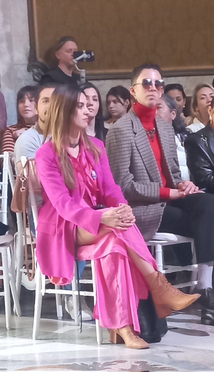incominglapampa's tweet photo. La Secretaria de Promoción Turística de la Nación Dra Yanina Martinez asistió al desfile de #ModaSostenible de #Amsoar en el Palacio Paz y acompañó como madrina a los ponchos pampeanos del #MercadoArtesanal. @yanmartinezok @TurDepAR https://t.co/iDtk2FMmQz