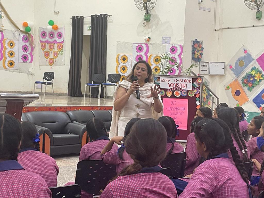 RituPuri22's tweet photo. Standards clubs are formed in #DelhiGovtSchools to increase awareness for quality as #consumers !

#students now know about @IndianStandards and it's uses in their #daily lives

We, proud #Teachers of #delhigovtschools facilitate in spreading this #awareness 

 @gupta_iitdelhi https://t.co/7qoCkGsGXV