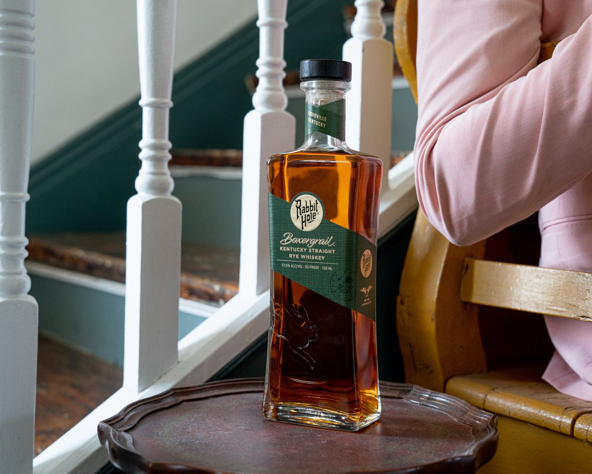 RabbitHoleKY's tweet photo. A rye whiskey complex enough to stand alone, but too delicious to be enjoyed that way. Invite a friend over and toast to an early start to the weekend with our Boxergrail Kentucky Straight Rye Whiskey.

#Thursdayvibes #whiskey #rye #Boxergrail #complex #whiskeygram #thursday https://t.co/EU5t0gbf2O