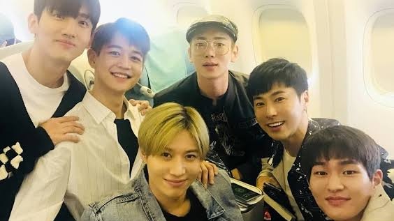 smstan_tuwir's tweet photo. Anak SM pada berangkat rombongan buat otw konser SMTOWN Tokyo.

Saatnya menunggu poto ramean macam ini 😳😄😂 https://t.co/EPSBPB1dAH