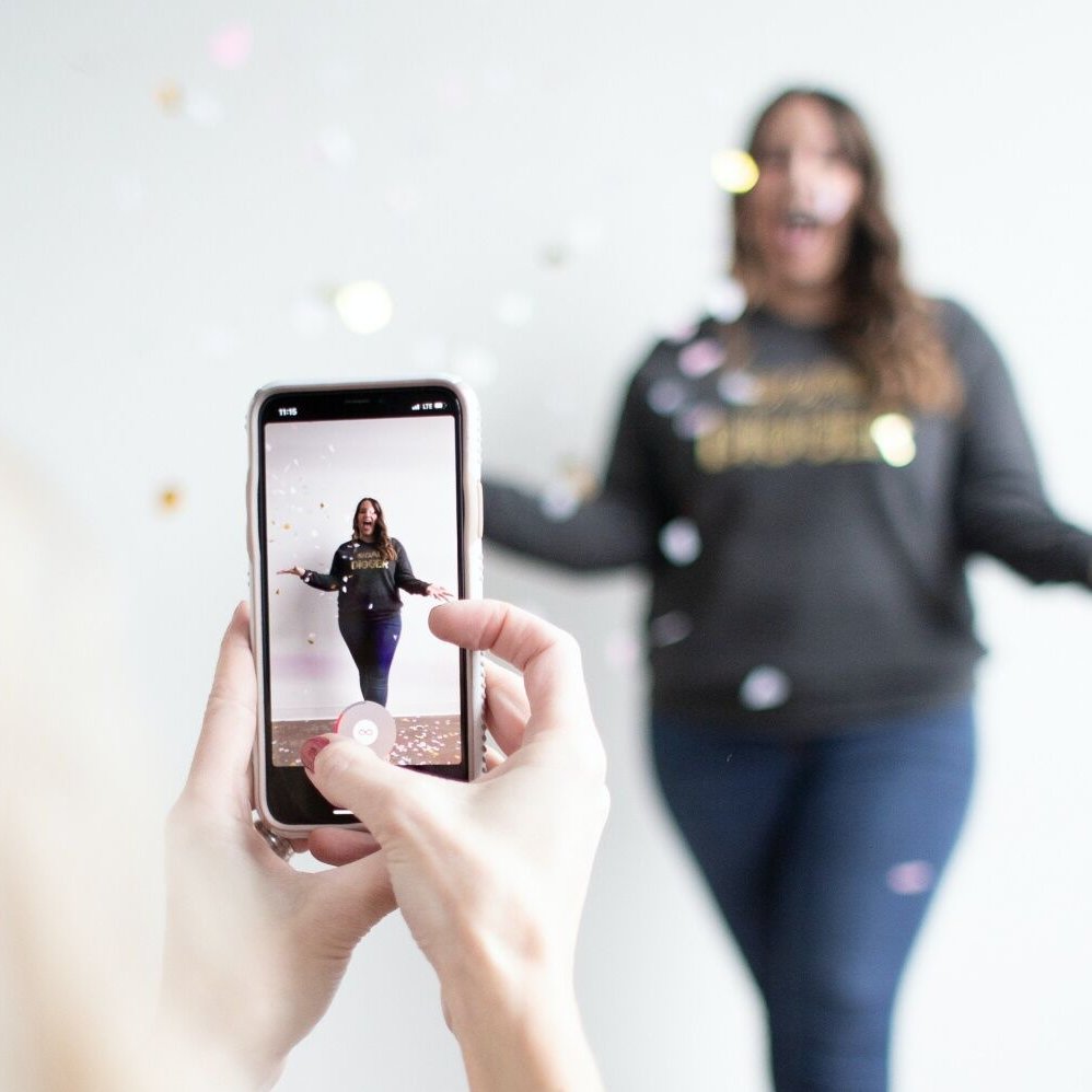 Authority_BE's tweet photo. TikTok lanceert nieuwe mogelijkheden voor shopping ads en meer! 
U leest het in onze nieuwe weekly recap 👇

https://t.co/PMb2eImwy2 

#tiktok #digitalgrowth #authorityagency #productreview https://t.co/Am86KLO9ly
