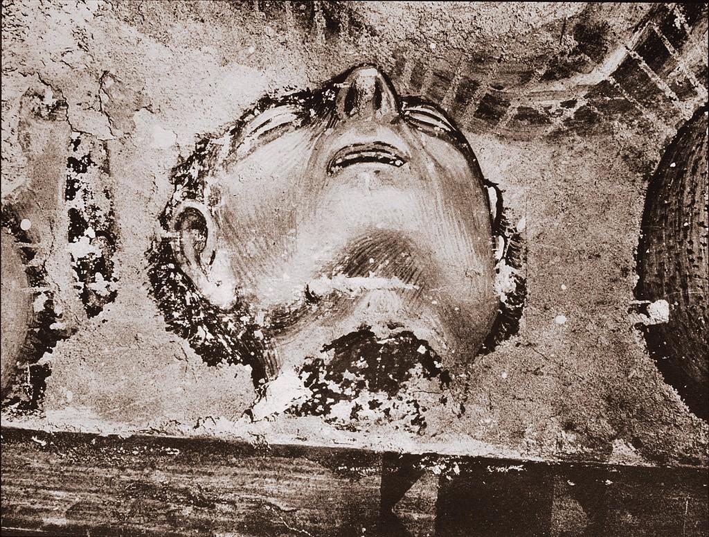 mitchellke_'s tweet image. Decapitated head of a monk - wonderful expression of foreshortening and consideration of human physicality. 
Ambrogio Lorenzetti, Martyrdom of the Franciscans, c. 1326 - Siena, S. Francesco

#arthistory #trecento