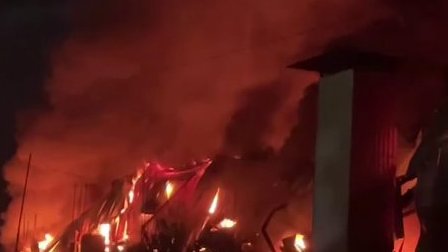 News1IndiaTweet's tweet image. #UttarPradesh: नोएडा सेक्टर 80 में एक फैक्ट्री में भीषण आग लगी। दमकल की कई गाड़ियां मौके पर मौजूद हैं और आग पर काबू पाने की कोशिश की जा रही है।

@Uppolice @noidapolice #Fireinfactory #news1india